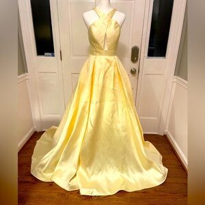 Daffodil Satin Sleeveless Criss-Cross Neckline Prom Dress sz 2 by Jovani